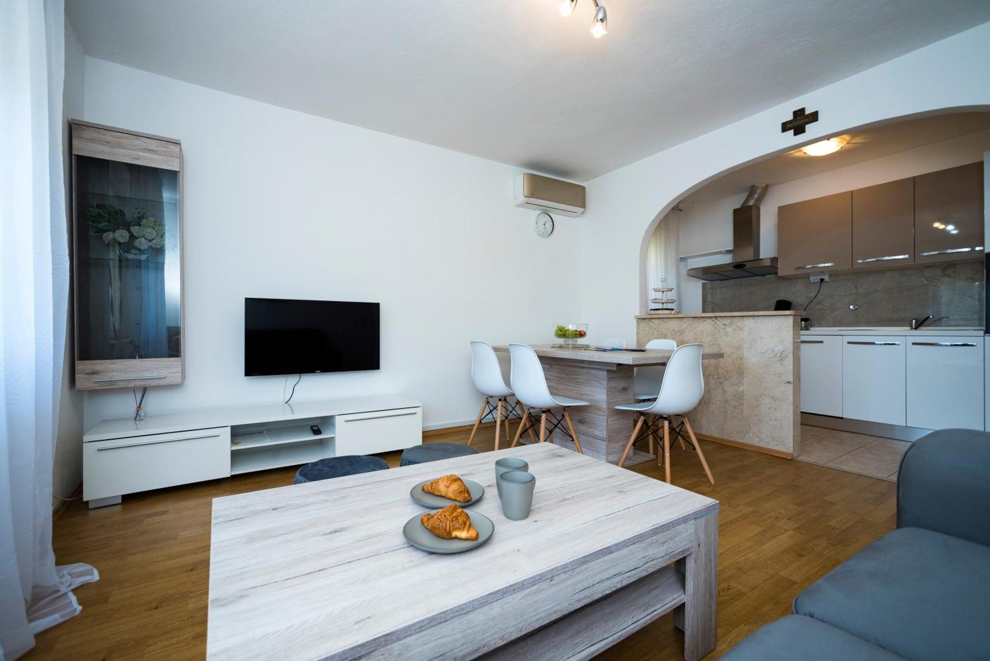 M&M Pelivan Apartments 솔린 외부 사진