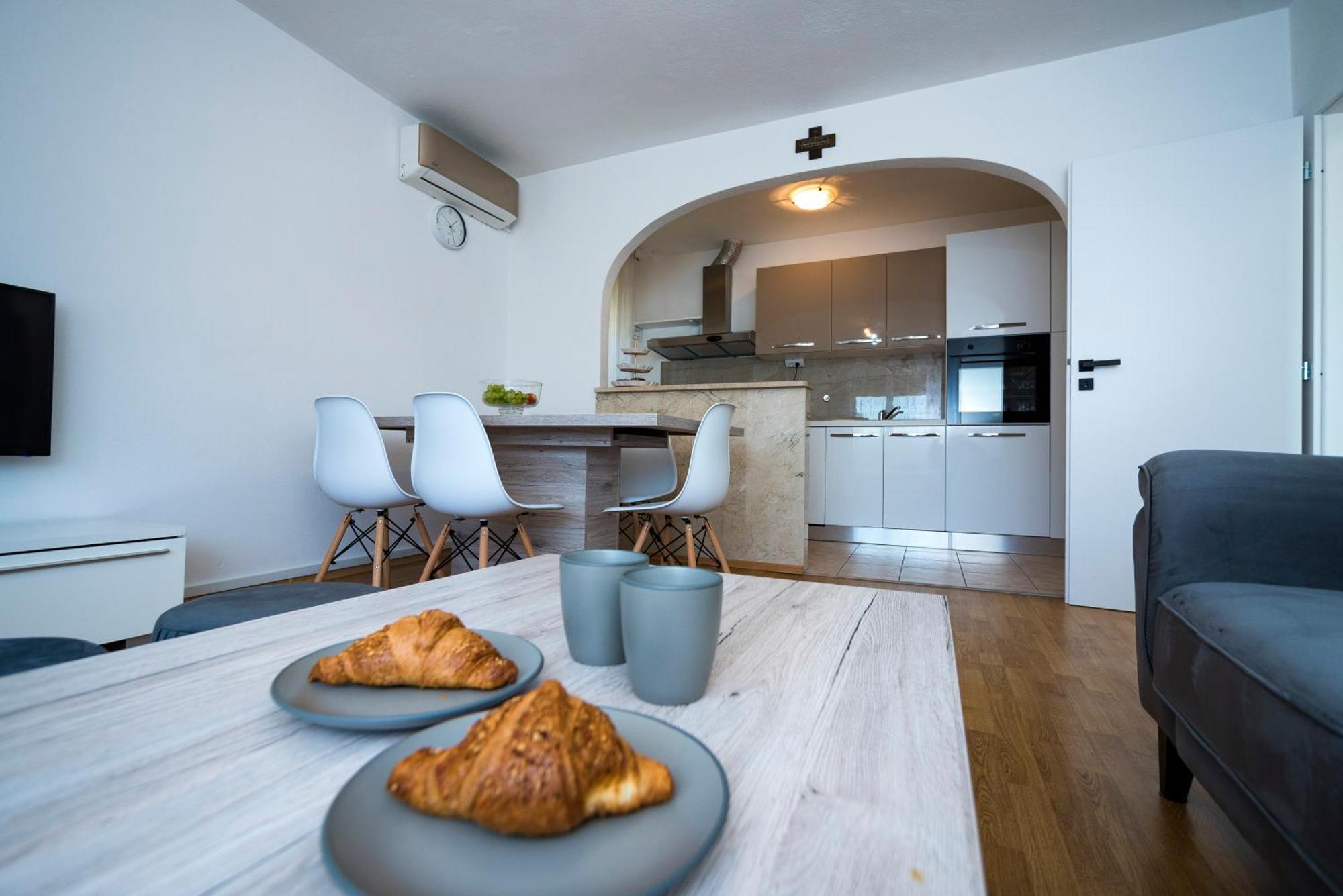 M&M Pelivan Apartments 솔린 외부 사진